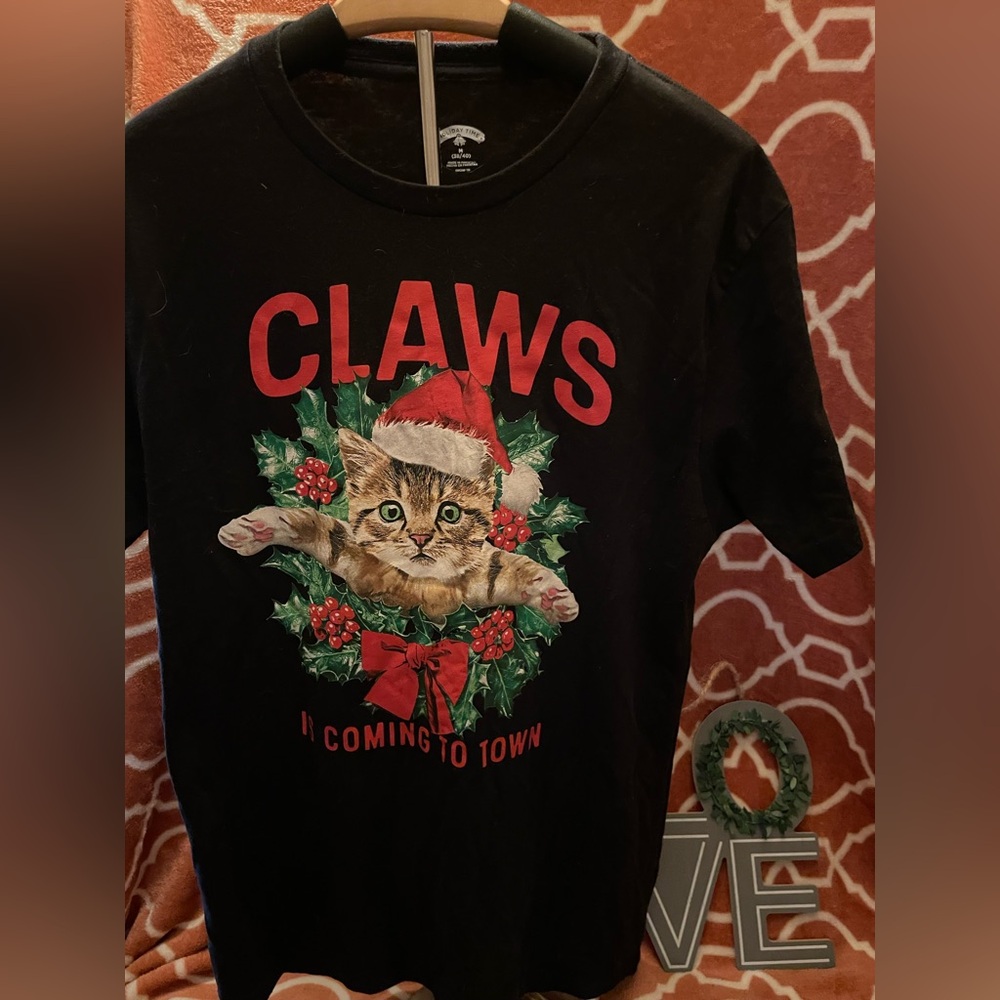 HOLIDAY TIME “Claws Is Coming to Town” Christmas Cat T-Shirt